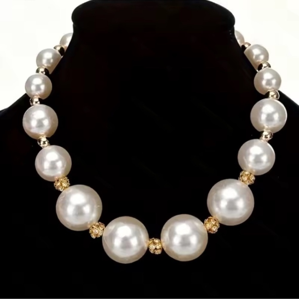 Elegance Pearl Gold Ivory Necklace